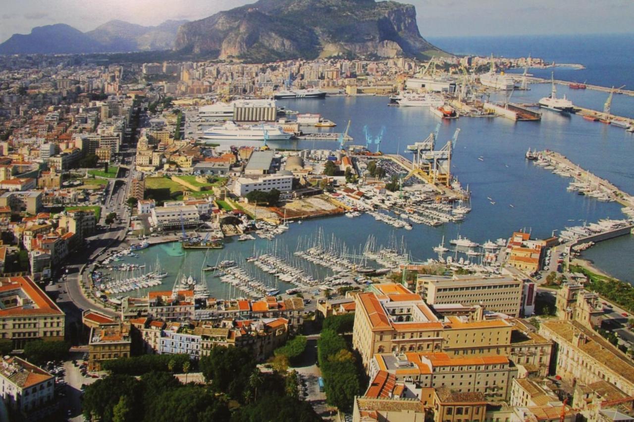 B&B D'Amari Affittacamere Palermo Bagian luar foto